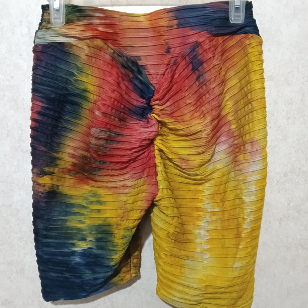 Fit In Ruched butt lifting tie dyed fitness shorts size medium